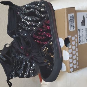 Unique Desigual high top Sneakers. 39 EUR Size. 8 US Size.